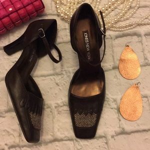 Gorgeous!!!! 😍 Jones New York brown strap heels